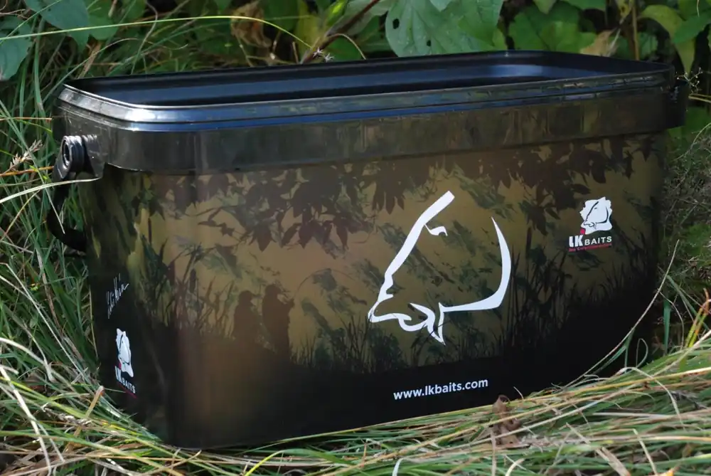 LK BAITS LK Box 12,6l NEW Camo Cenová Bomba