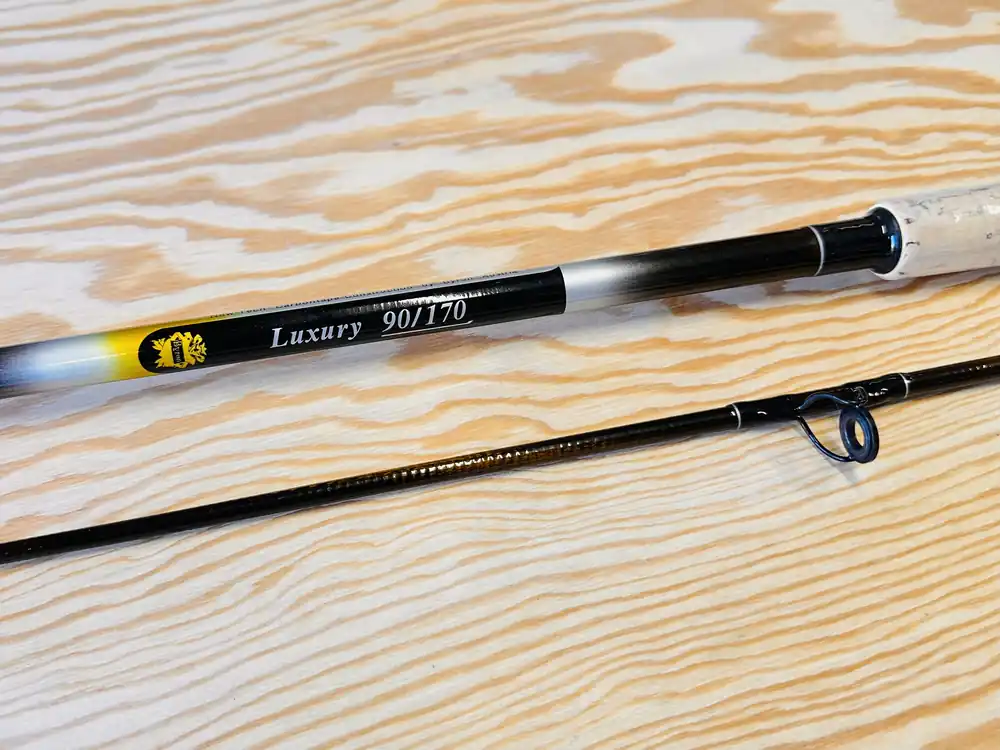 DĚLENÝ PRUT BYRON LUXURY 170 / 2,4 m / 90-170 g Odeslání Ihned