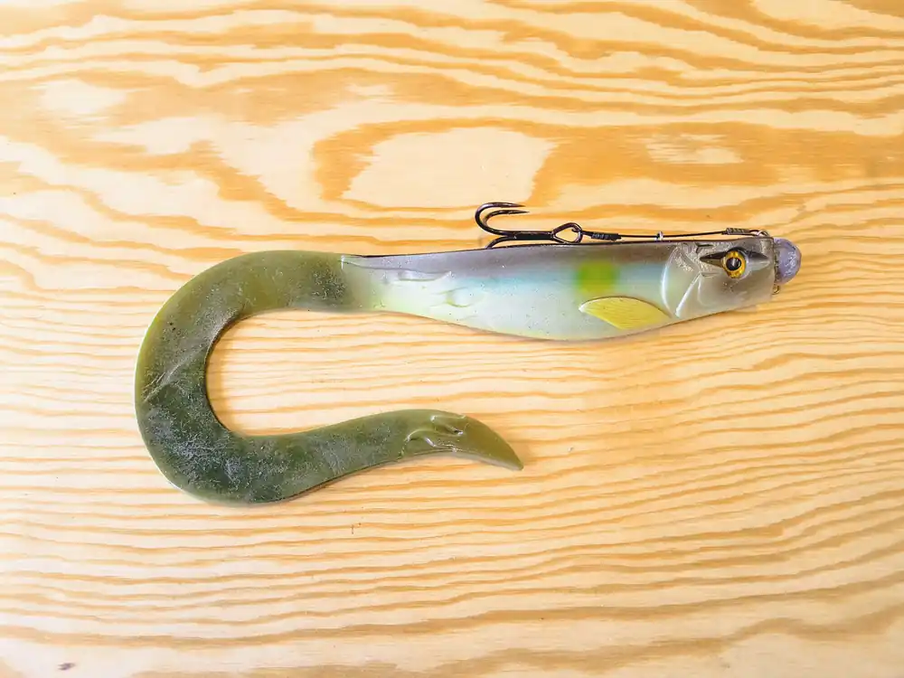 Zlevněný GUMOVÁ NÁSTRAHA ILLEX DEXTER EEL 21CM SE STINGEREM A ZAVRTÁVACÍ HLAVIČKOU