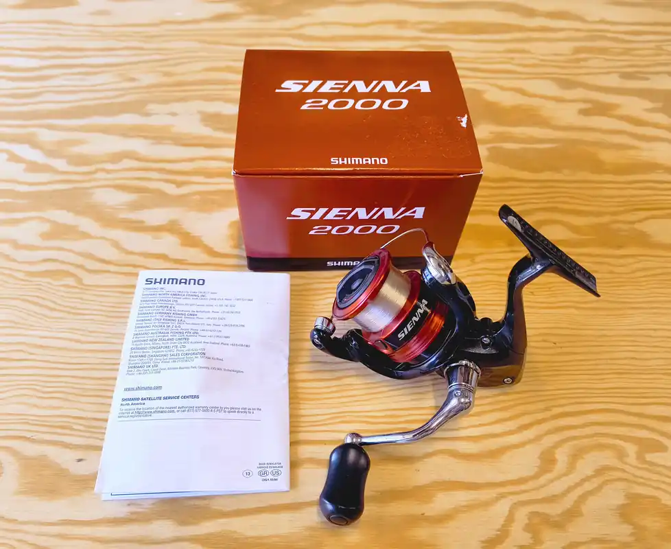 NAVIJÁK SHIMANO SIENNA 2000 FG Autentický