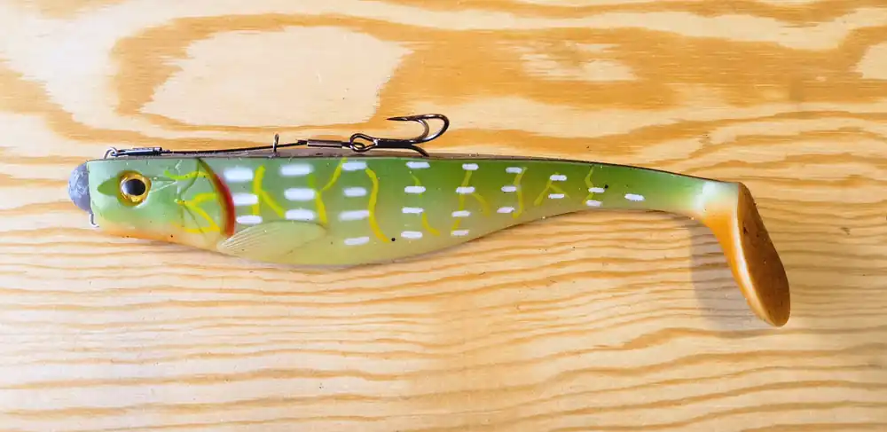 Akce GUMOVÁ NÁSTRAHA ILLEX DEXTER SHAD 17,5 CM SE STINGEREM A ZAVRTÁVACÍ HLAVIČKOU