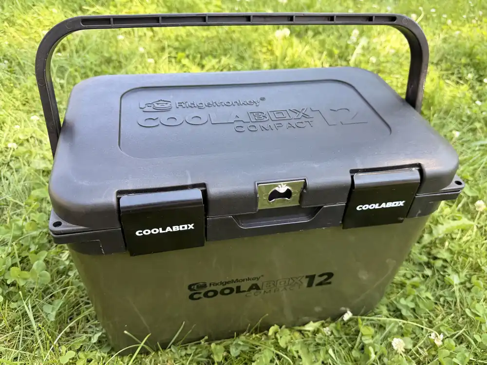 Cenová Bomba RidgeMonkey Chladící box CoolaBox Compact 12l + Chladící náplně Fox Aquos Freezer