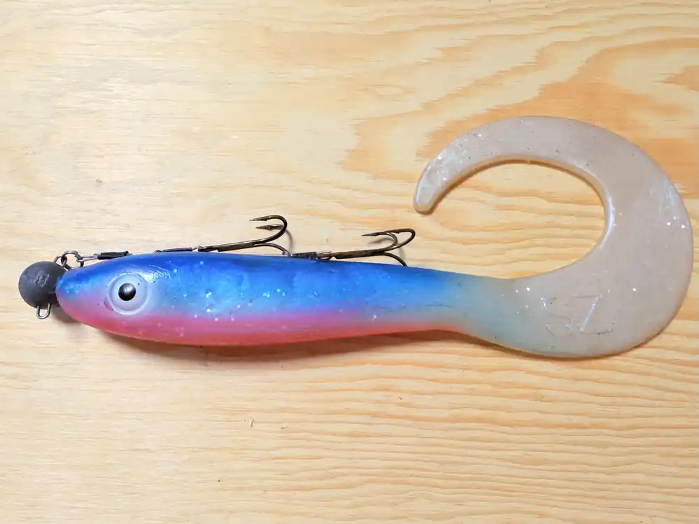Akce GUMOVÁ NÁSTRAHA SVARTZONKER MCRUBBER TAIL 23CM SE STINGEREM A ZAVRTÁVACÍ HLAVIČKOU