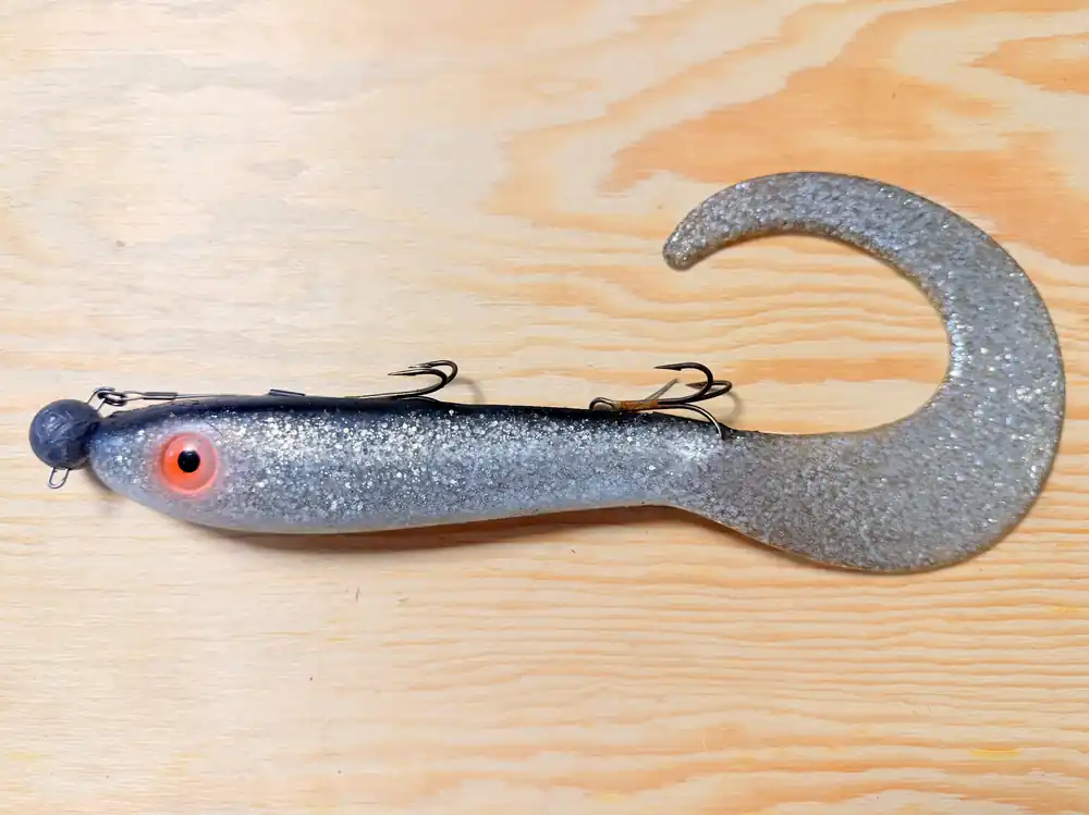 GUMOVÁ NÁSTRAHA SVARTZONKER MCRUBBER TAIL 23CM SE STINGEREM A ZAVRTÁVACÍ HLAVIČKOU Akce